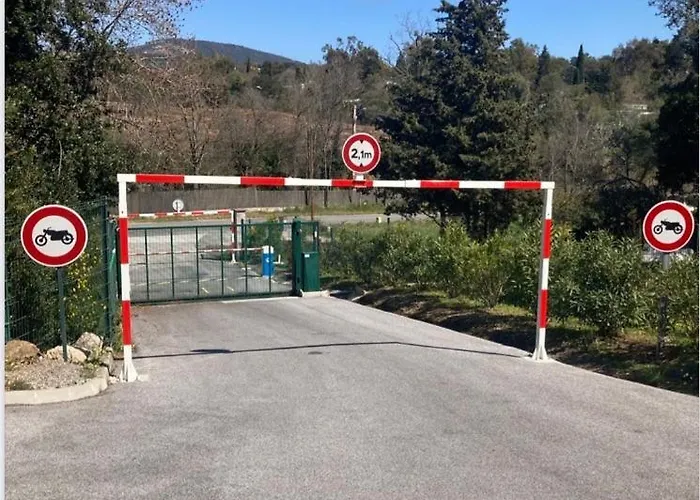 Semesterbostad Les Restanques 30 Chenes *