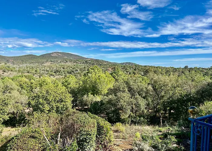 Les Restanques 30 Chenes 度假居