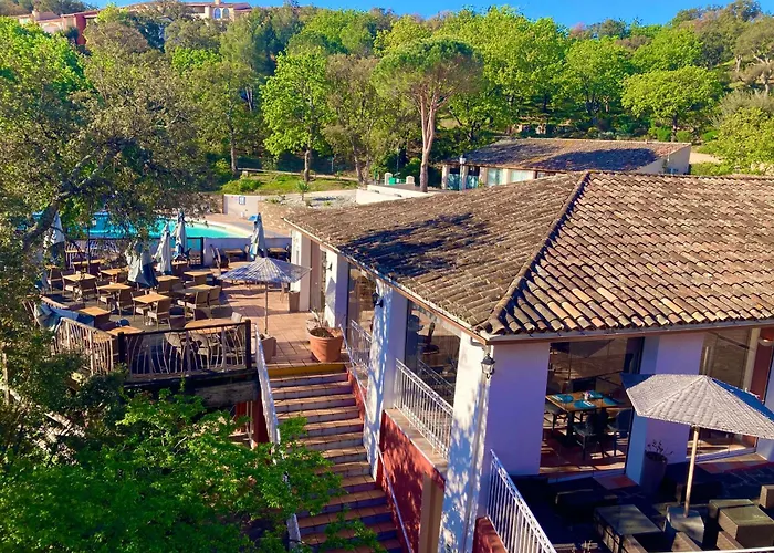 度假居 Les Restanques 30 Chenes *